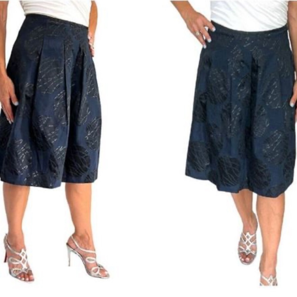 Vince Navy Blue Pleated Knee Length Skirt, Black Metallic Leaf Print, Size 6